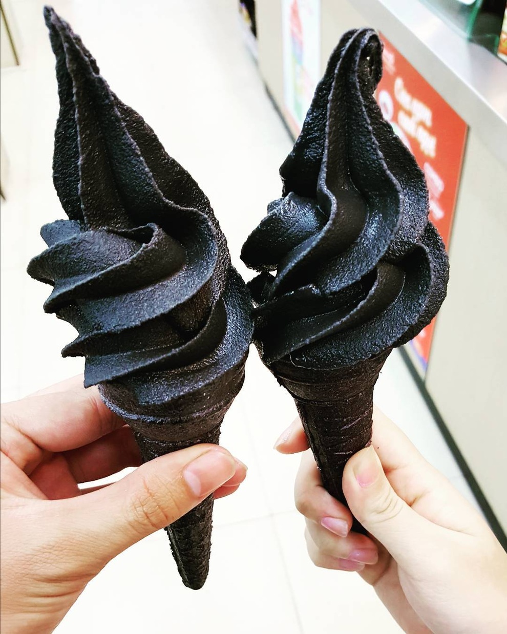 Loạt món ăn nhìn đen xì nhưng vị lại ngon ngất ngây - 4 Loạt món ăn nhìn đen xì nhưng vị lại ngon ngất ngây - 4