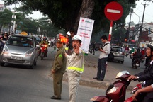 Kỹ sư xuống đường “giải cứu” giao thông Hà Nội
