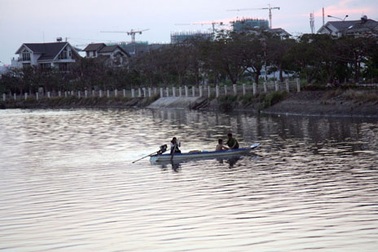 Nhậu xong thách nhau bơi qua sông, một tài xế mất tích