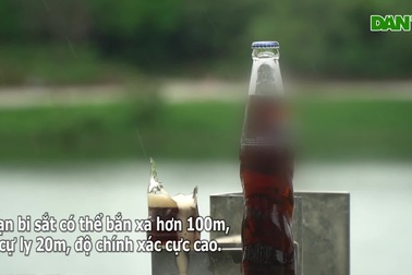 Chứng kiến sự nguy hiểm chết người của ná bi sắt gắn laser bán dạo ở Hà Nội