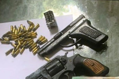 Thu 2 khẩu súng cùng hàng chục viên đạn trong vụ án ma túy