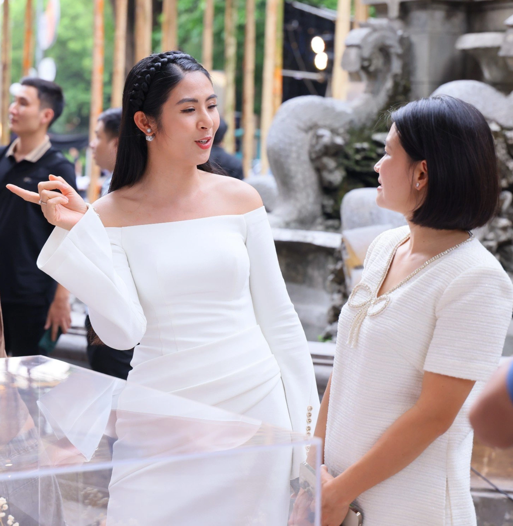 Hoa hậu Ngọc Hân gây chú ý tại sự kiện triển lãm về kiến trúc - 3 Hoa hậu Ngọc Hân gây chú ý tại sự kiện triển lãm về kiến trúc - 3