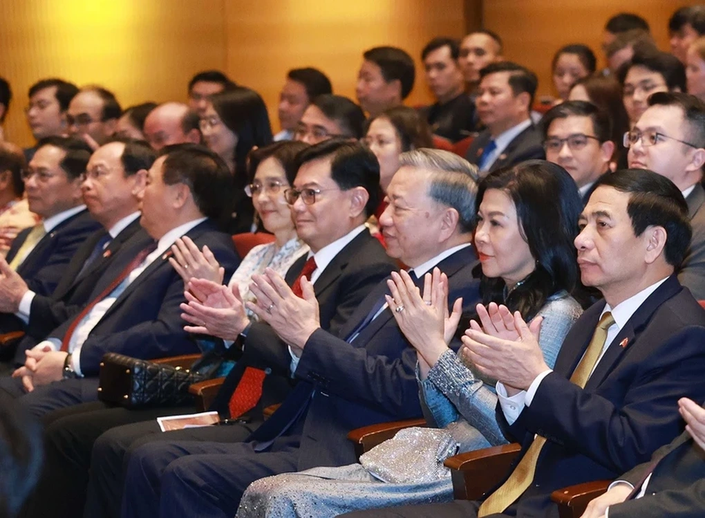 Tổng Bí thư Tô Lâm và Phu nhân dự hòa nhạc tại Đại học Quốc gia Singapore - 1 Tổng Bí thư Tô Lâm và Phu nhân dự hòa nhạc tại Đại học Quốc gia Singapore - 1