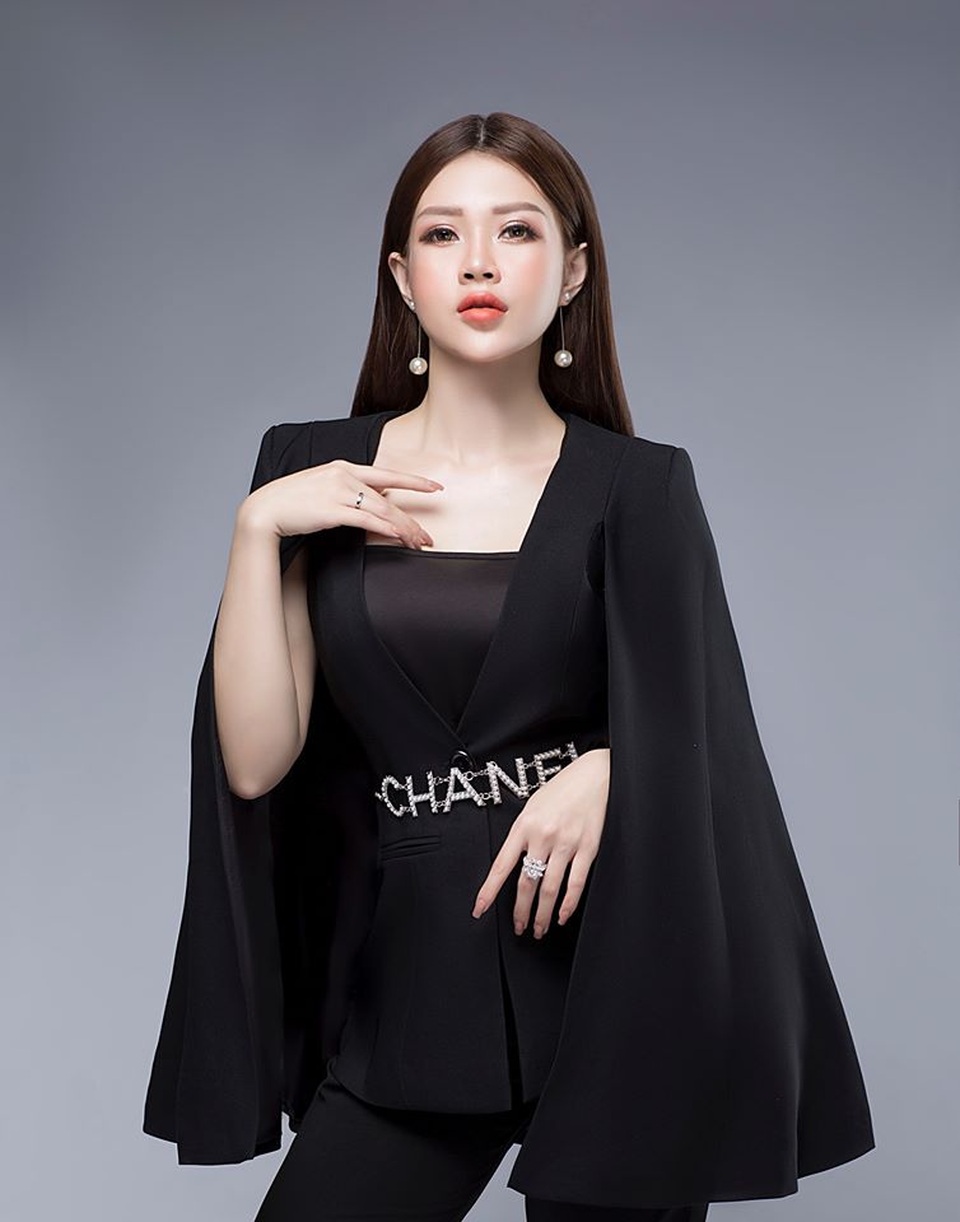 “Phát sốt” với nữ doanh nhân 9x Bùi Quỳnh Anh xinh đẹp và tài năng - 1 “Phát sốt” với nữ doanh nhân 9x Bùi Quỳnh Anh xinh đẹp và tài năng - 1