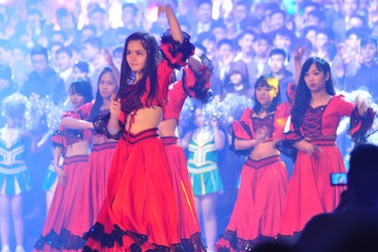 Vũ điệu flamenco sôi động của nữ sinh cấp 3