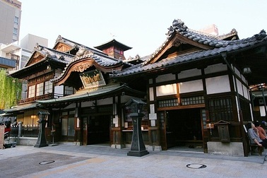 Lịch sử hàng nghìn năm của văn hóa tắm onsen tại Nhật Bản