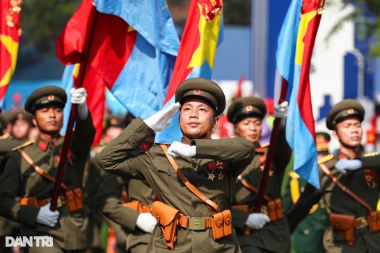 Đoàn quân kiêu hùng đi trong lòng nhân dân giữa TPHCM