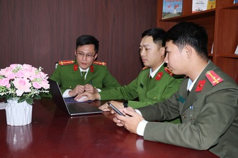 Đọc Facebook công an, người dân muốn... chuyển khẩu đến ở