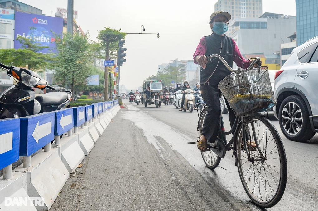Giao thông tại điểm nóng Ngã Tư Sở - Láng ngày đầu phân luồng - 8 Giao thông tại điểm nóng Ngã Tư Sở - Láng ngày đầu phân luồng - 8