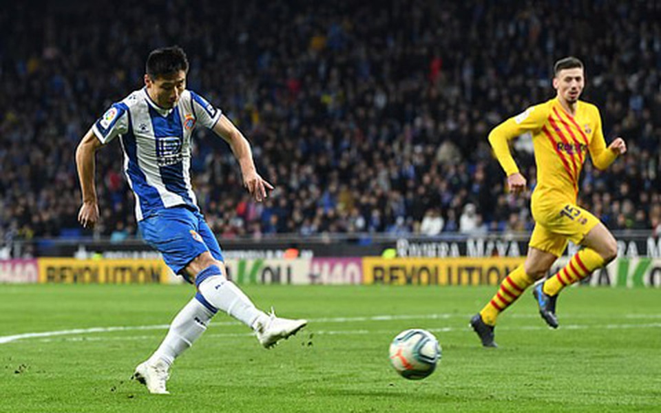 De Jong nhận thẻ đỏ, Barcelona bị Real Madrid cân bằng về điểm số - 8 De Jong nhận thẻ đỏ, Barcelona bị Real Madrid cân bằng về điểm số - 8