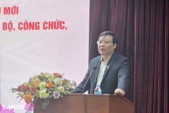 Cán bộ địa phương phản ánh thực tế công việc mới với lãnh đạo Bộ Nội vụ