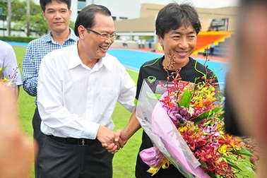 Đại sứ Việt Nam tại Singapore tới thăm các tuyển thủ U23