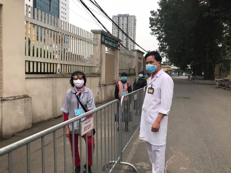 Những hình ảnh cảm động trong bệnh viện giữa tâm dịch Covid-19 - 3 Những hình ảnh cảm động trong bệnh viện giữa tâm dịch Covid-19 - 3