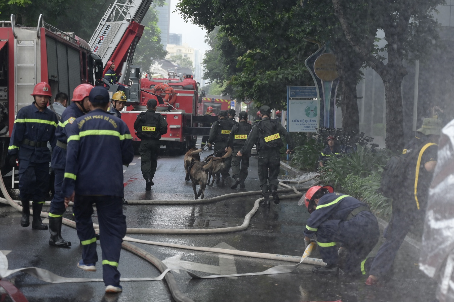 Hơn 1.300 người tham gia diễn tập chữa cháy tại tòa nhà ở trung tâm TPHCM - 10 Hơn 1.300 người tham gia diễn tập chữa cháy tại tòa nhà ở trung tâm TPHCM - 10