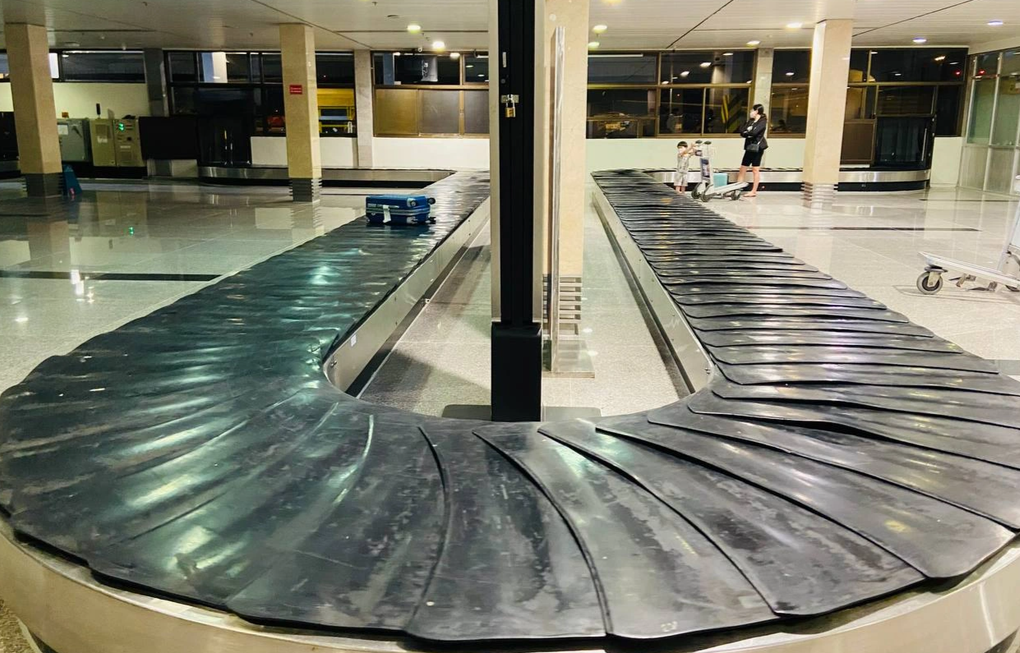 Bay ra Hà Nội thi cờ tướng, kỳ thủ bị cậy khóa vali ở sân Nội Bài - 1 Bay ra Hà Nội thi cờ tướng, kỳ thủ bị cậy khóa vali ở sân Nội Bài - 1
