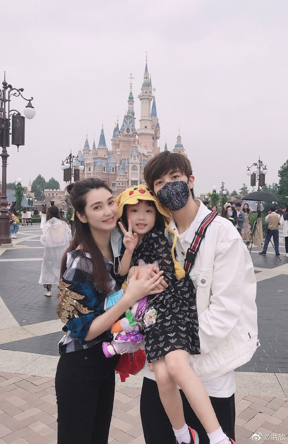 Mỹ nhân Nguyên Chấn Hiệp phủ nhận chia tay chồng trẻ - 5 Mỹ nhân Nguyên Chấn Hiệp phủ nhận chia tay chồng trẻ - 5