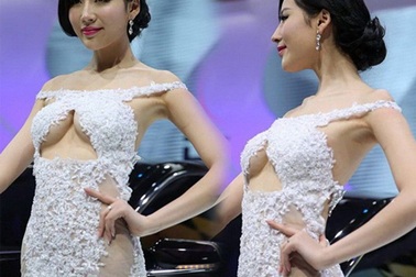 Những "bóng hồng" khuấy đảo triển lãm ô tô Bắc Kinh