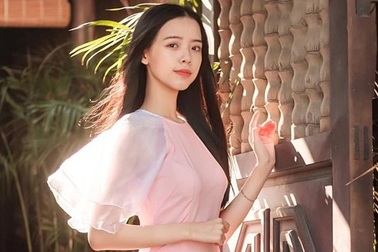 Nữ sinh Đà Nẵng khoe sắc xuân thì trong tà áo dài duyên dáng