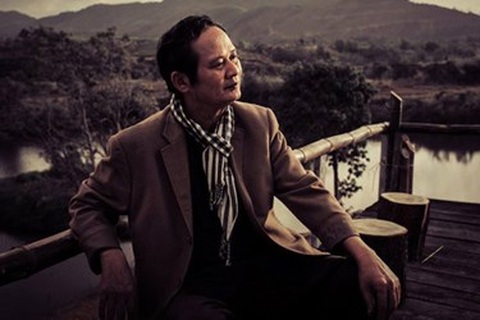 Điều ít biết về gia đình nhạc sĩ bạo gan “cắt, xẻ” vầng trăng