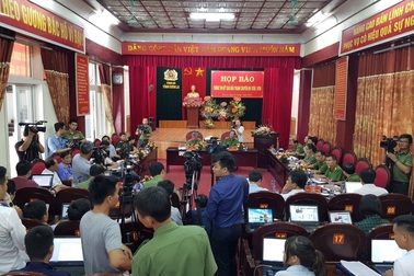 Họp báo vụ tiêu diệt 2 trùm ma túy: Mẹ của trùm ma túy có mặt hôm nổ súng