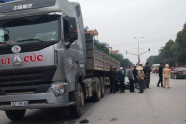 Va chạm với xe tải, 2 linh mục thương vong