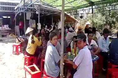 Gia đình lo hậu sự cho các nạn nhân tử vong.