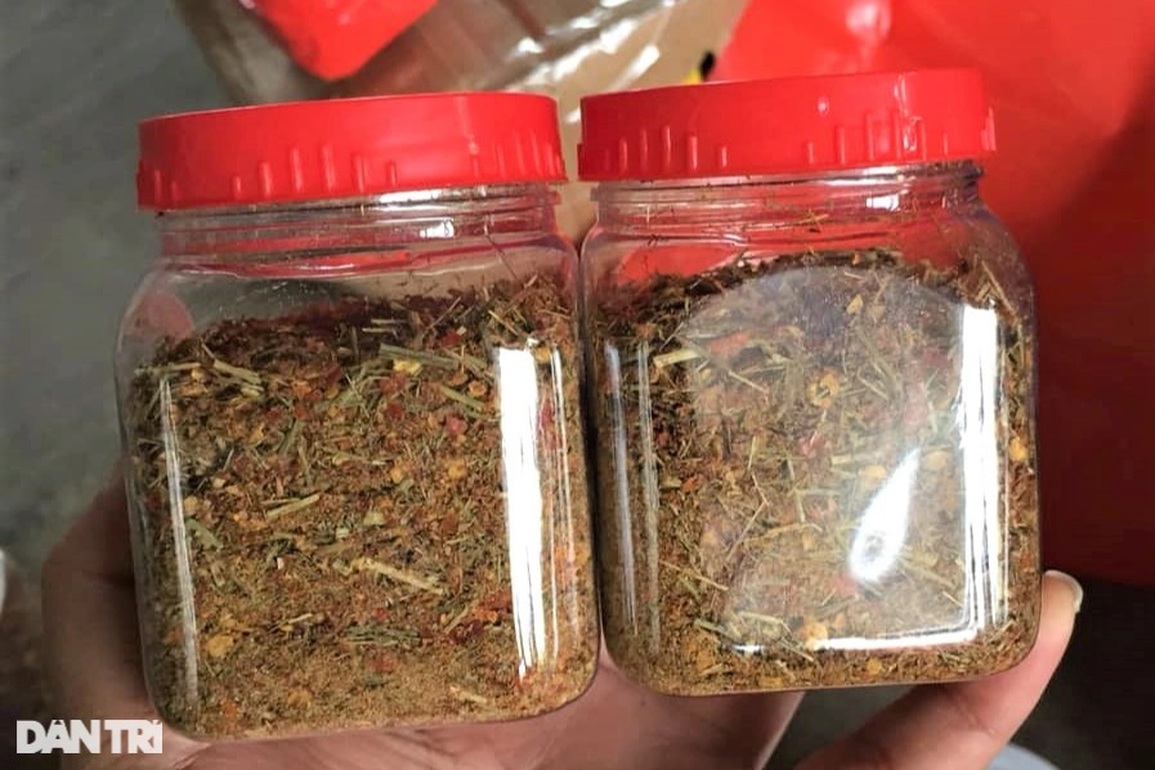 Băng rừng tìm loại cỏ thơm, chế biến thành món đặc sản kiếm lãi tiền triệu - 5 Băng rừng tìm loại cỏ thơm, chế biến thành món đặc sản kiếm lãi tiền triệu - 5