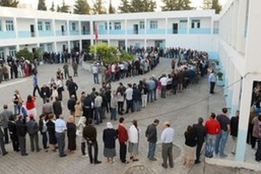 Cử tri Tunisia đi bỏ phiếu trong cuộc bầu cử lịch sử‎
