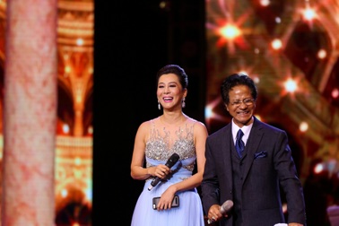 MC Kỳ Duyên bối rối khi Chế Linh bất ngờ “ngỏ lời yêu”