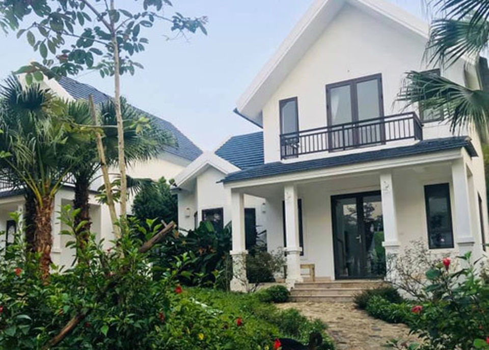 Tiền nhiều để làm gì, mua nghìn mét đất xây biệt thự rồi bỏ không - 1 Tiền nhiều để làm gì, mua nghìn mét đất xây biệt thự rồi bỏ không - 1