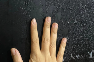 Vì sao thời tiết nồm ẩm tuyệt đối không nên bật quạt?