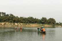 Hàng chục cảnh sát tìm nạn nhân đuối nước