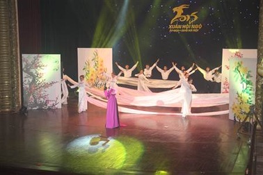 “Hồn tết quê hương” qua chương trình Xuân Hội Ngộ 2015