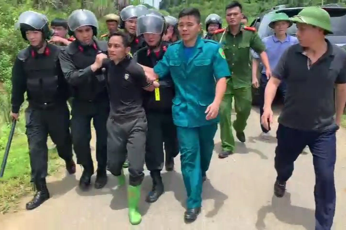 Nghi phạm chém 3 người thương vong bị bắt vì... khát nước - 1 Nghi phạm chém 3 người thương vong bị bắt vì... khát nước - 1