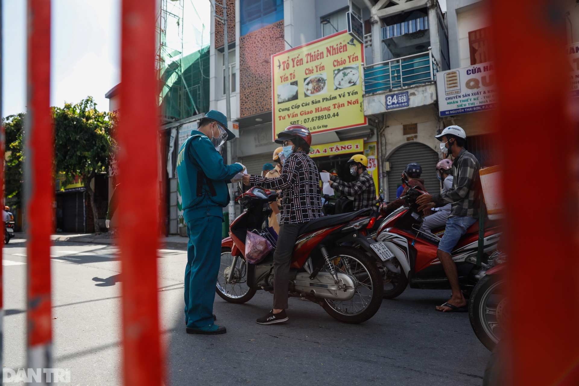 Nhiều tuyến đường ở TPHCM đông đúc trở lại - 11 Nhiều tuyến đường ở TPHCM đông đúc trở lại - 11
