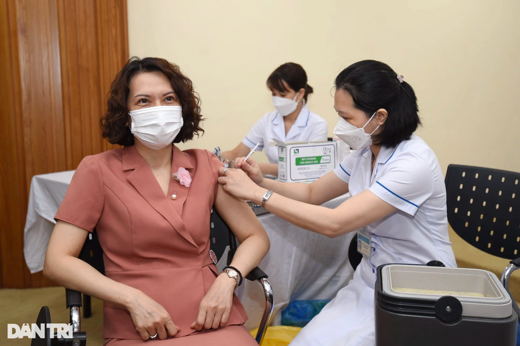 Tiêm vaccine mũi 3, 4: Ca mắc Covid-19, tử vong tăng lại mà vẫn chủ quan! - 2 Tiêm vaccine mũi 3, 4: Ca mắc Covid-19, tử vong tăng lại mà vẫn chủ quan! - 2