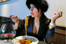 Bạn gái C.Ronaldo gây náo loạn sóng truyền hình