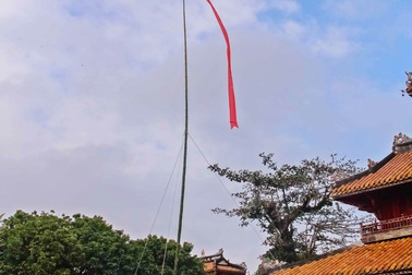Đón tết cùng lễ dựng nêu tại Hoàng cung Huế