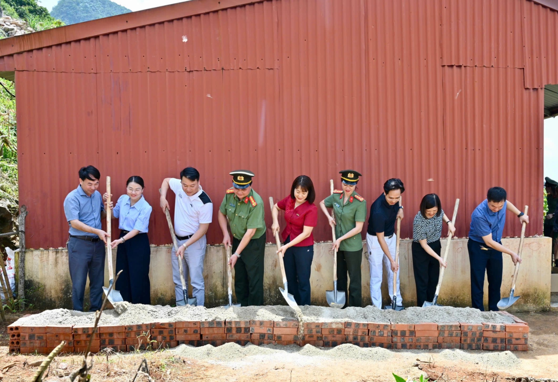 Báo Dân trí phối hợp cùng các đơn vị khởi công điểm trường Lũng Khỉnh - 1 Báo Dân trí phối hợp cùng các đơn vị khởi công điểm trường Lũng Khỉnh - 1