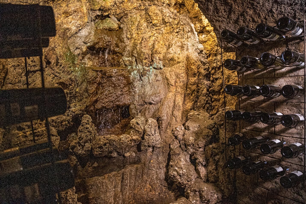 Chuyện chưa kể về hầm rượu 100 năm tuổi ở Bà Nà Hills - 4 Chuyện chưa kể về hầm rượu 100 năm tuổi ở Bà Nà Hills - 4