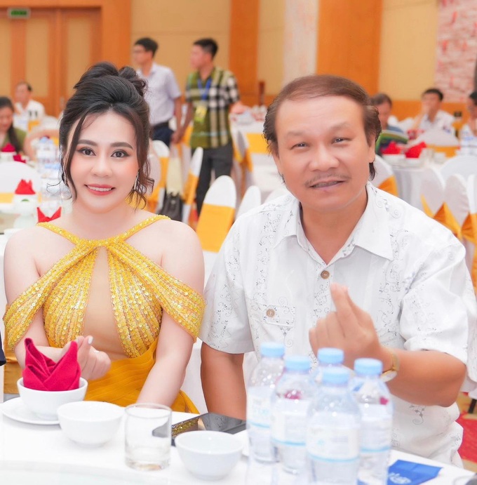 Hoa hậu Phan Kim Oanh rủ Ông Cấn Quỳnh búp bê chấm thi nhan sắc - 1