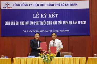 EVNHCMC ký kết hợp tác phát triển điện mặt trời