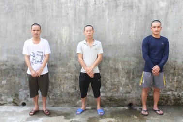 Em bị bắt vì bán ma túy, anh dùng dao uy hiếp công an