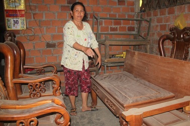 Vụ bụi “tra tấn”, dân bức xúc chặn xe tải: Cấp gần 1 tỷ đồng để thảm bê tông