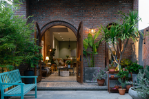 Ngôi nhà tầng "mộc mà chất", nhìn đâu cũng thấy cây xanh ở Đà Nẵng