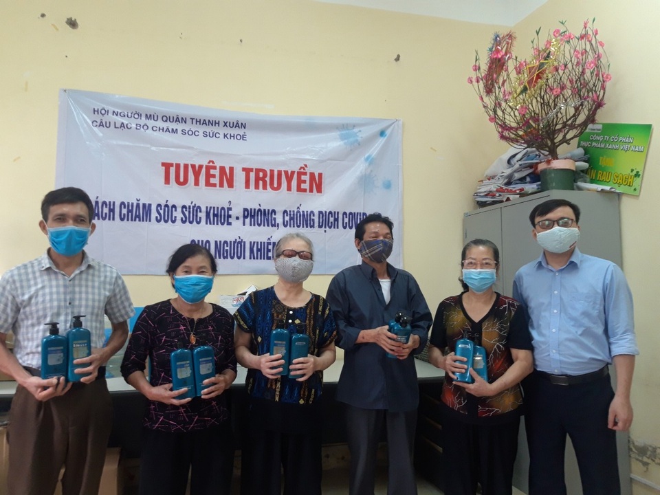 Gặp thủ lĩnh hội người mù năng nổ trong phòng, chống dịch Covid-19 - 5 Gặp thủ lĩnh hội người mù năng nổ trong phòng, chống dịch Covid-19 - 5