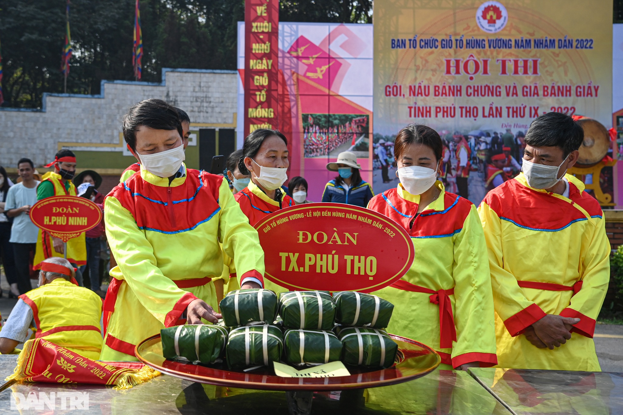 Nghệ nhân Phú Thọ tranh tài làm bánh chưng, bánh giầy dâng lên vua Hùng - 5 Nghệ nhân Phú Thọ tranh tài làm bánh chưng, bánh giầy dâng lên vua Hùng - 5