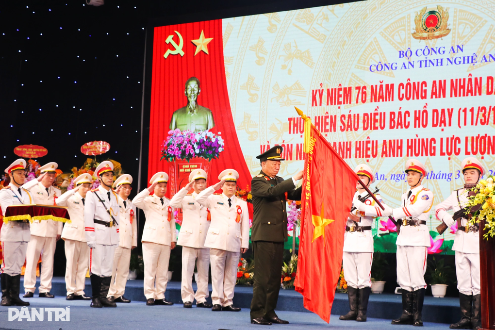 Công an Nghệ An đón nhận danh hiệu Anh hùng lực lượng vũ trang nhân dân - 1 Công an Nghệ An đón nhận danh hiệu Anh hùng lực lượng vũ trang nhân dân - 1