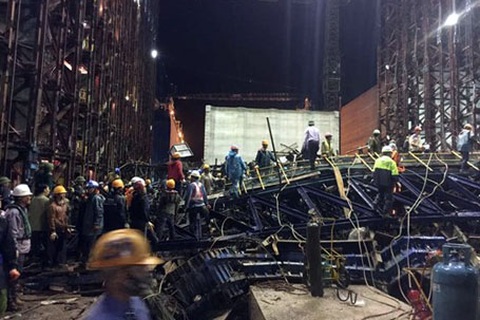 Giàn giáo "khổng lồ" sập do sự cố má phanh