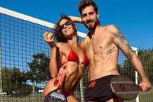 Thủ môn sắp gia nhập Man Utd được chú ý nhờ bạn gái nóng bỏng